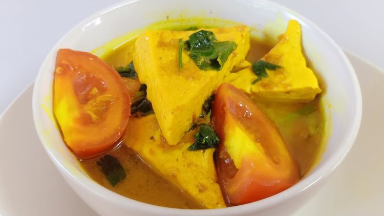 Rasa Soto & Tahu Masak yang Menghangatkan Jiwa di Adipala